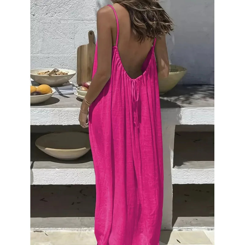 Vestido largo y holgado de mujer sin tirantes y con la espalda al aire