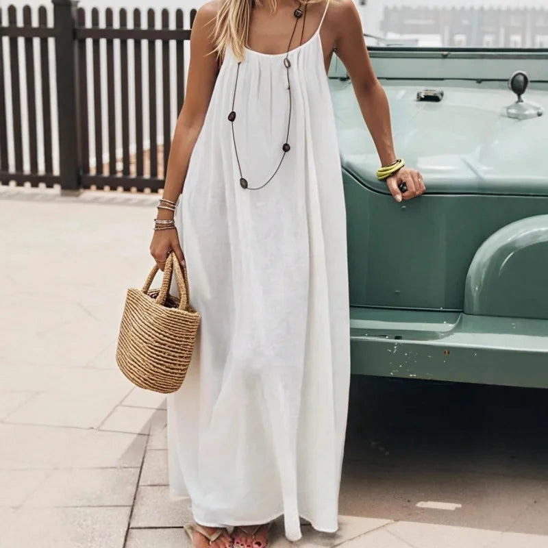 Vestido largo y holgado de mujer sin tirantes y con la espalda al aire